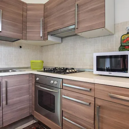 Awesome In With 2 Bedrooms And Wifi *